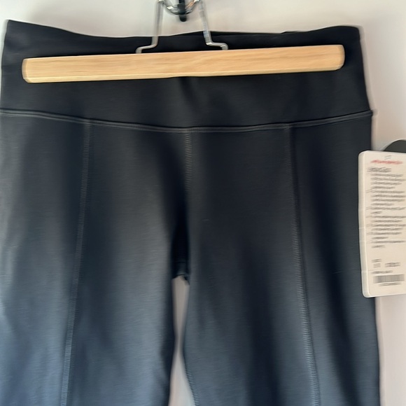 NEW WITH TAGS - Lululemon Venus Crop - Size 8 - Picture 5 of 10